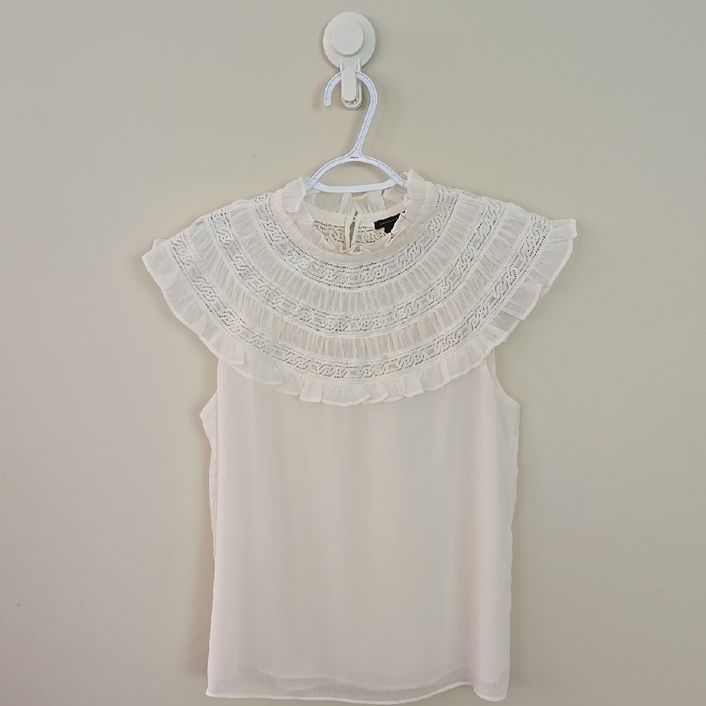 NWOT Ann Taylor White Ruffled Blouse Size Medium